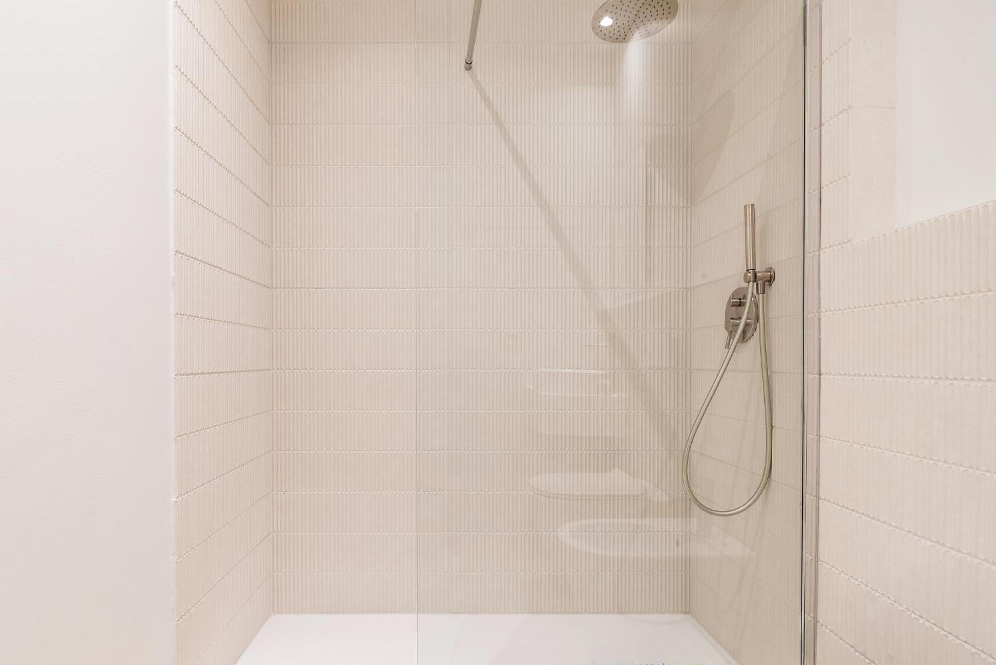 Easyhomes-City Centre Suites ミラノ エクステリア 写真